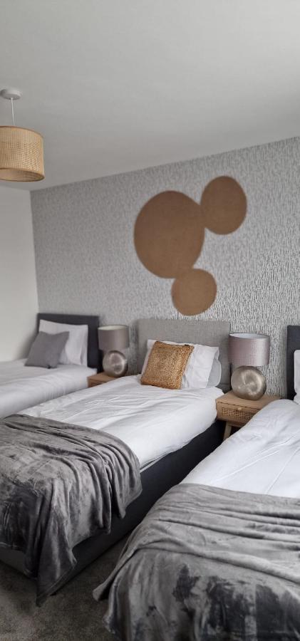 Shm Stays Leicester. Newly Renovated!! 15 Min Drive From City Centre, University. 9 Min Drive To Leicester City Stadium, 5 Min Drive To M1 & M69. 2 Min Walk To Bus Stop. Exterior foto